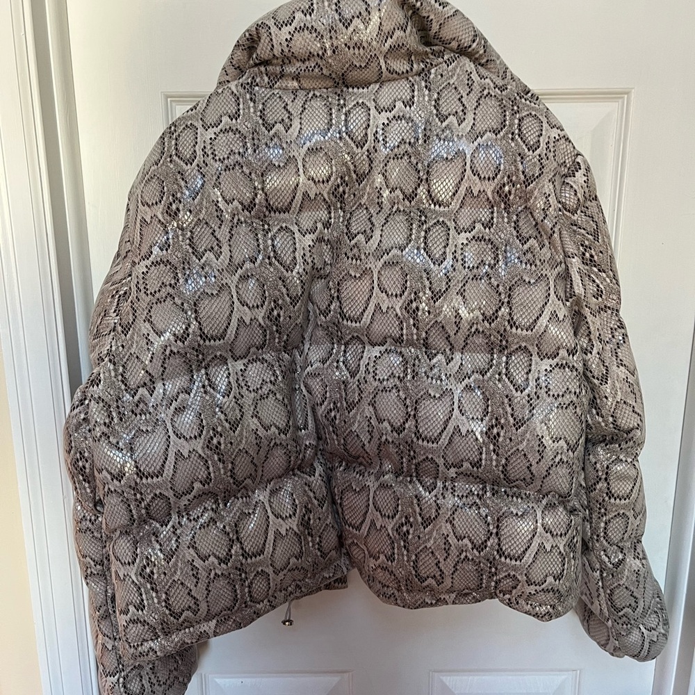 En Saison Gray Puffer Jacket with Snakeskin Pattern - Picture 6 of 6